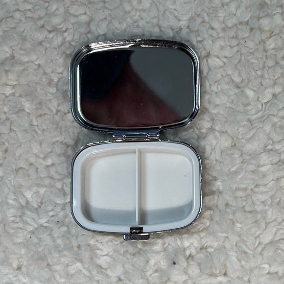 Kikkerland “Flamingo” Pill Box + Mirror - Picture 4 of 5